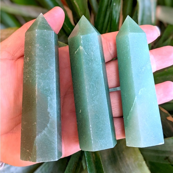 Green Aventurine Crystal Tower - Picture 2 of 2